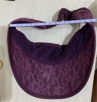 Visera de encaje morado