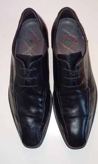 Scarpe eleganti nere Fluchos