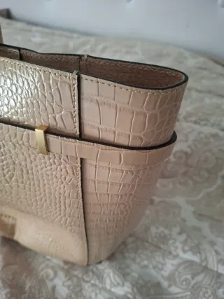 Bolso Guess Beige y Dorado