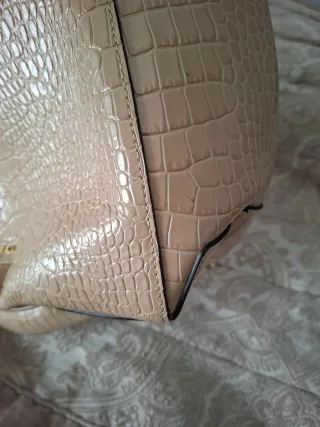 Bolso Guess Beige y Dorado