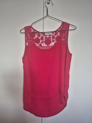 Blusa rosa con encaje