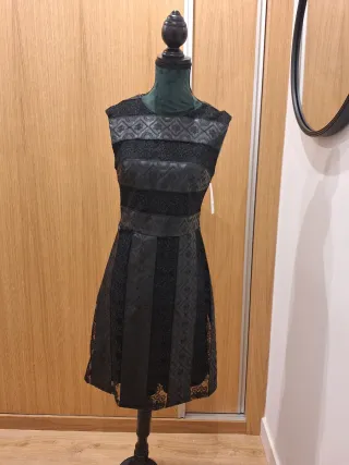 Vestido elegante negro, formula joven
