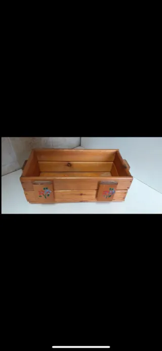 Cesto in legno decorato