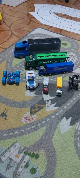 Set camioncini e macchine con luci e suoni