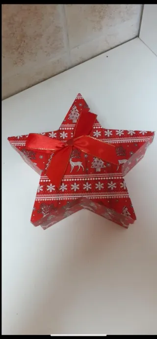 Scatola regalo a forma di stella