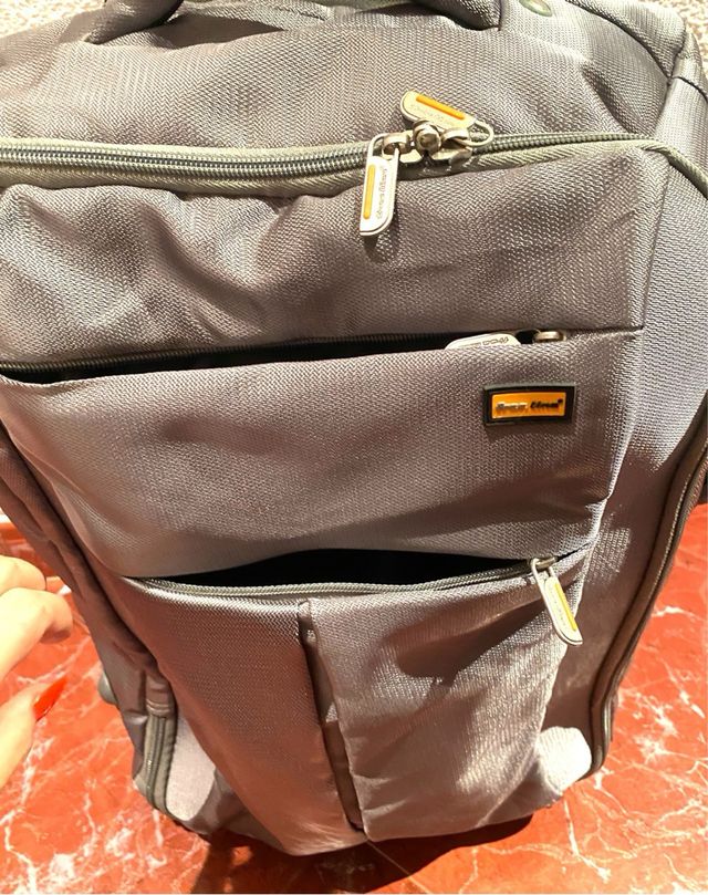 Maleta de mano / Mochila gris . NUEVA