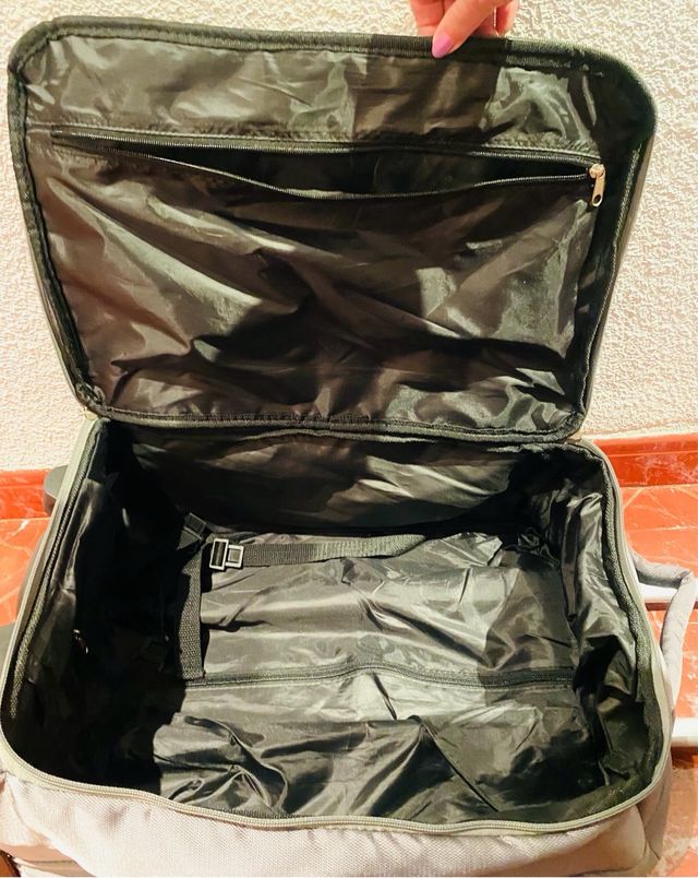 Maleta de mano / Mochila gris . NUEVA