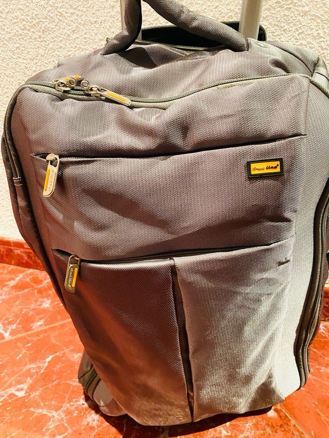 Maleta de mano / Mochila gris . NUEVA