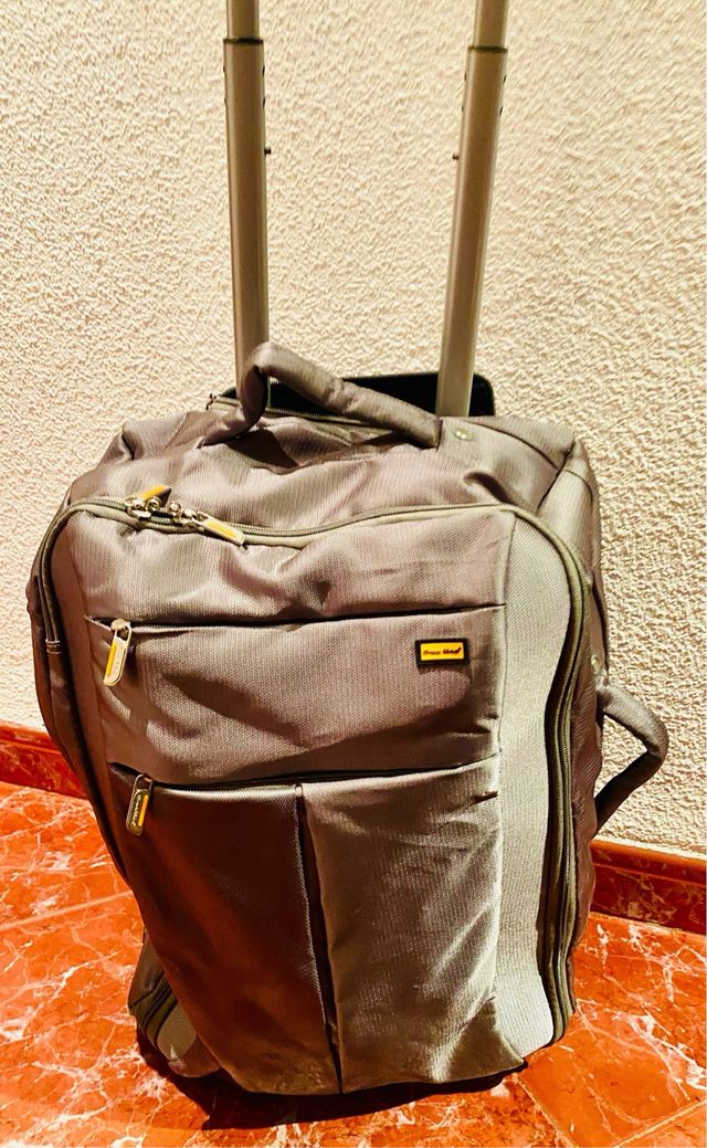 Maleta de mano / Mochila gris . NUEVA