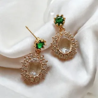 Orecchini ovali con zirconi e dettagli verdi