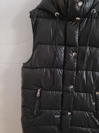 Chaleco acolchado largo con capucha Shein