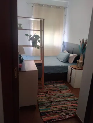 Se busca compañerA de piso, leer anuncio! 