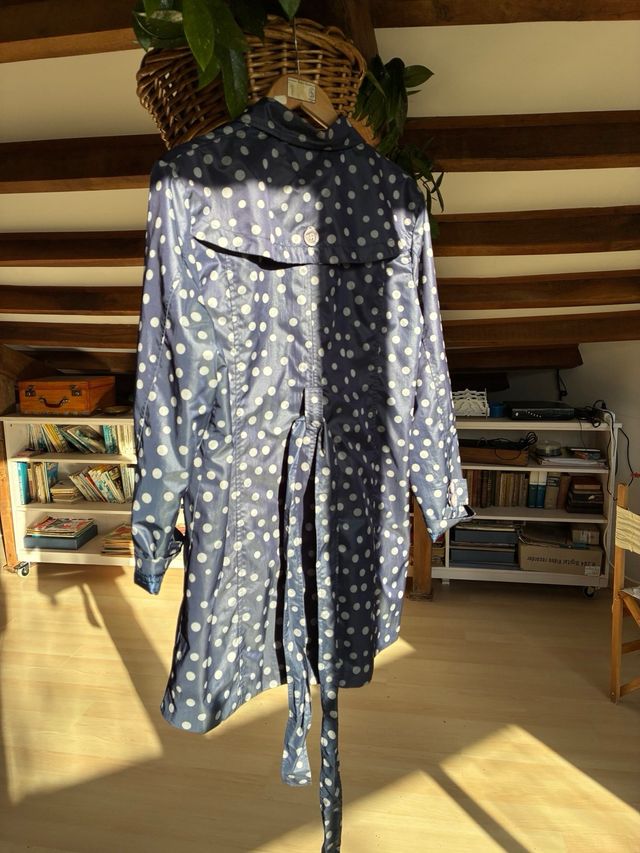 Impermeable lunares azul y blanco Talla M