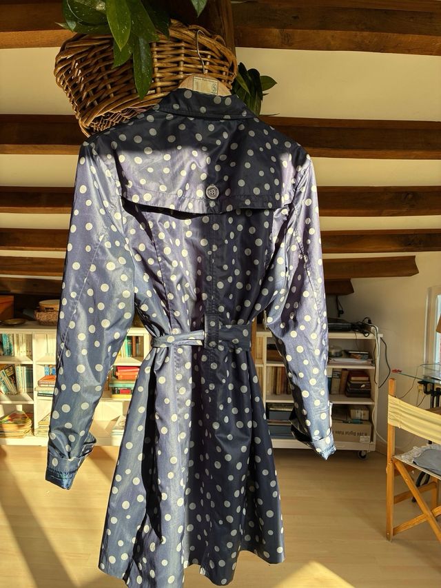 Impermeable lunares azul y blanco Talla M