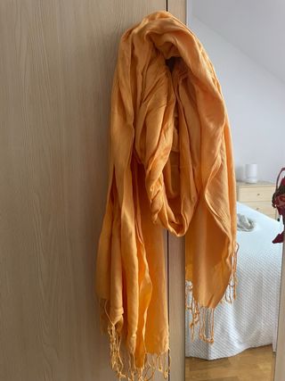 Fular liso naranja con flecos