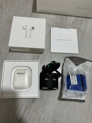 MacBook Air 13 (2020) + AirPods 2da Gen