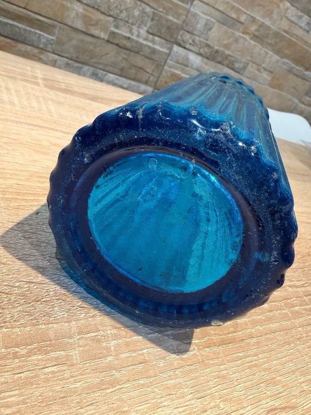 Sifón antiguo azul de vidrio