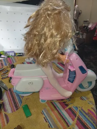 Nancy Muñeca con Vespa Rosa