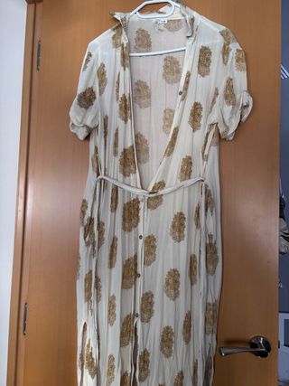 Vestido camisero estampado beige y dorado