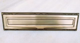 Bocacartas antiguo grande.