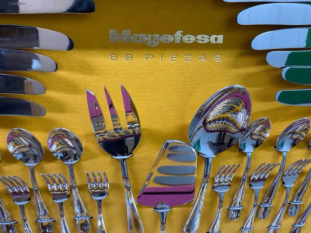 Estuche de cubiertos de 88 piezas Magefesa