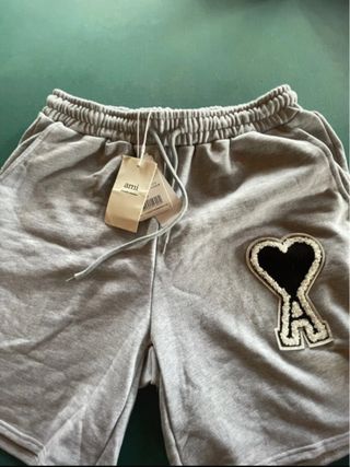 Pantalón corto Ami Paris gris