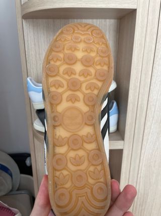 Adidas Gazelle Bad Bunny  Tiene la caja original