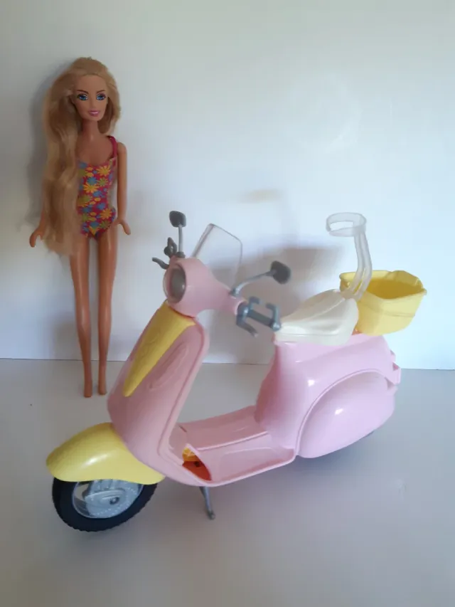 Lote 9 Barbies + 2 Motos