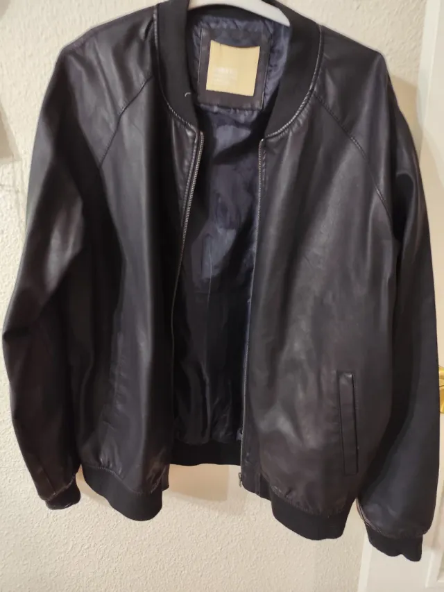 Chaqueta de piel negra