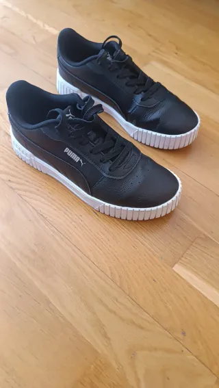 Zapatillas Puma Negras y Blancas