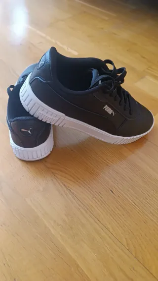 Zapatillas Puma Negras y Blancas