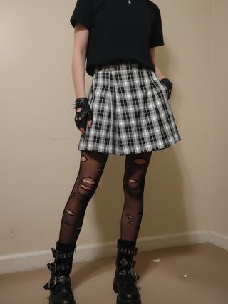 Falda escocesa punk blanco y negro