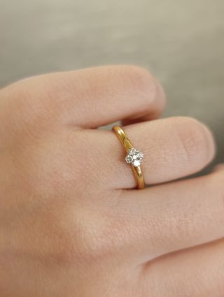 Anillo de oro con diamantes