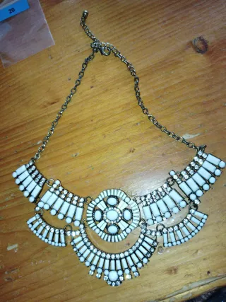 Collar dorado y blanco estilo étnico