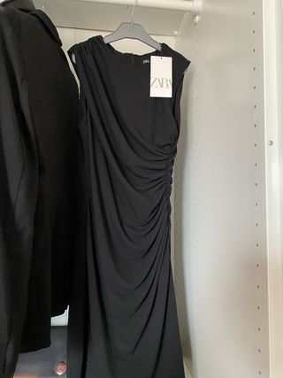 Vestido negro Zara Talla S con etiqueta