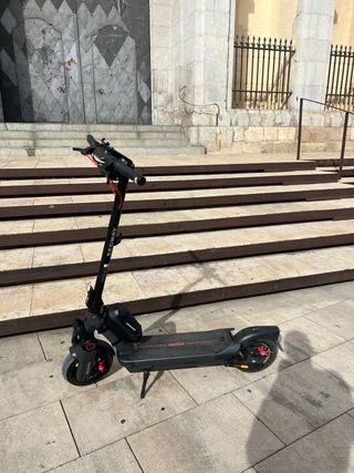 Patinete eléctrico negro
segway max G3