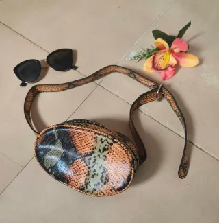 Riñonera Efecto Piel Serpiente Stradivarius