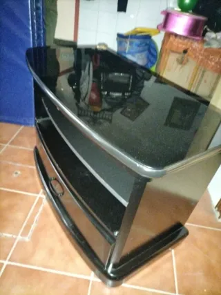 Mesa para TV, cristal, negra, giratoria.