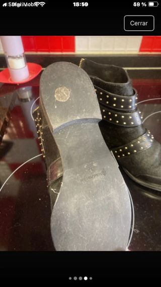 Botines Zara pelo negro con tachuelas
