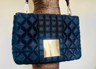 Bolso Purificación García negro acolchado