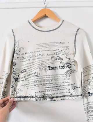 Crop top blanco M con estampado de texto