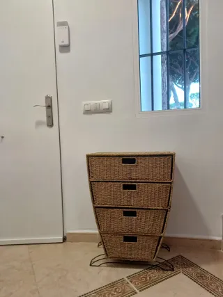 Mueble 4 cajones mimbre y metal