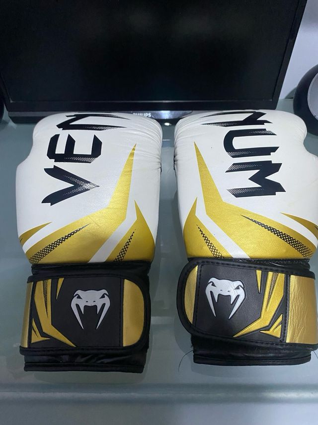 Guantes de Boxeo Venum Blancos y Dorados