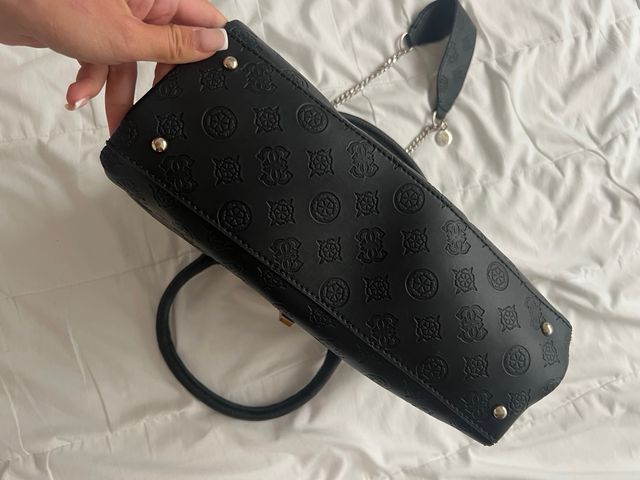 Bolso Guess Peony Classic Girlfriend Satchel Negro