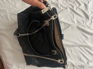Bolso Guess Peony Classic Girlfriend Satchel Negro