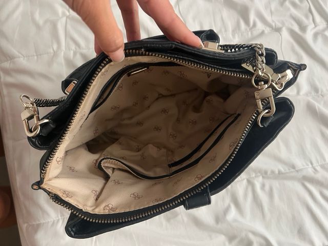 Bolso Guess Peony Classic Girlfriend Satchel Negro