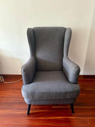 Butaca de tela gris