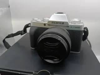 Fujifilm X-T200 con obiettivo XC 15-45mm + filtri