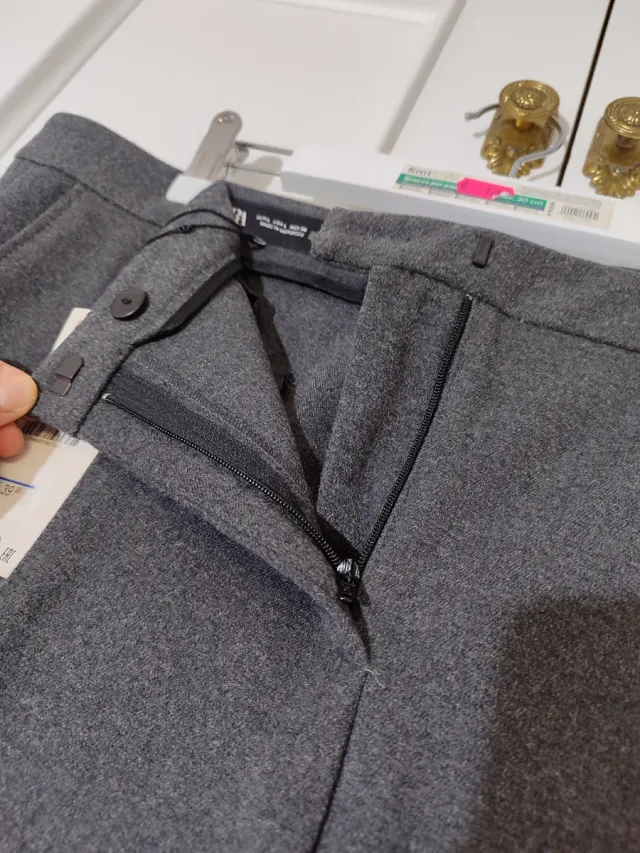 Pantalón traje recto gris Zara Talla L