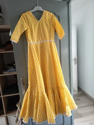 Traje de flamenca amarillo lunares